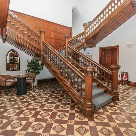Brettargh Holt Mansion Sleeping 48 Holiday home *