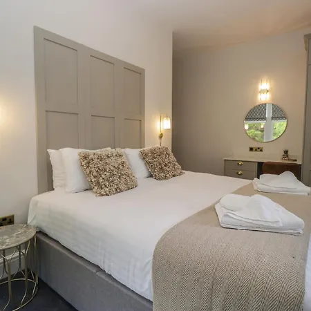 Brettargh Holt Mansion Sleeping 48 Holiday home *